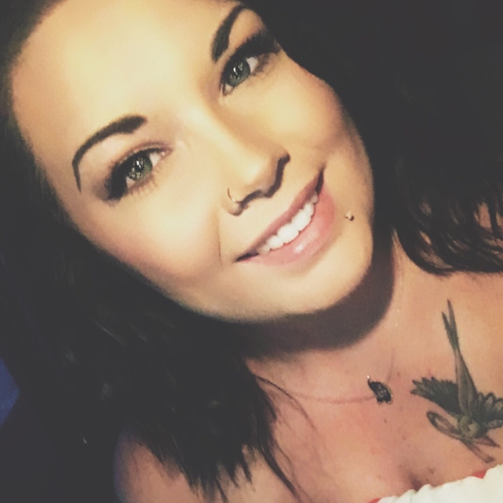 Ashley - MAKE ME SOME OFFERS!